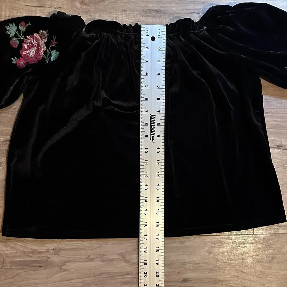 New Look Shirt Womens Medium Black Velvet Floral‎ Embroidered Boho Whimsigoth - Picture 7 of 7